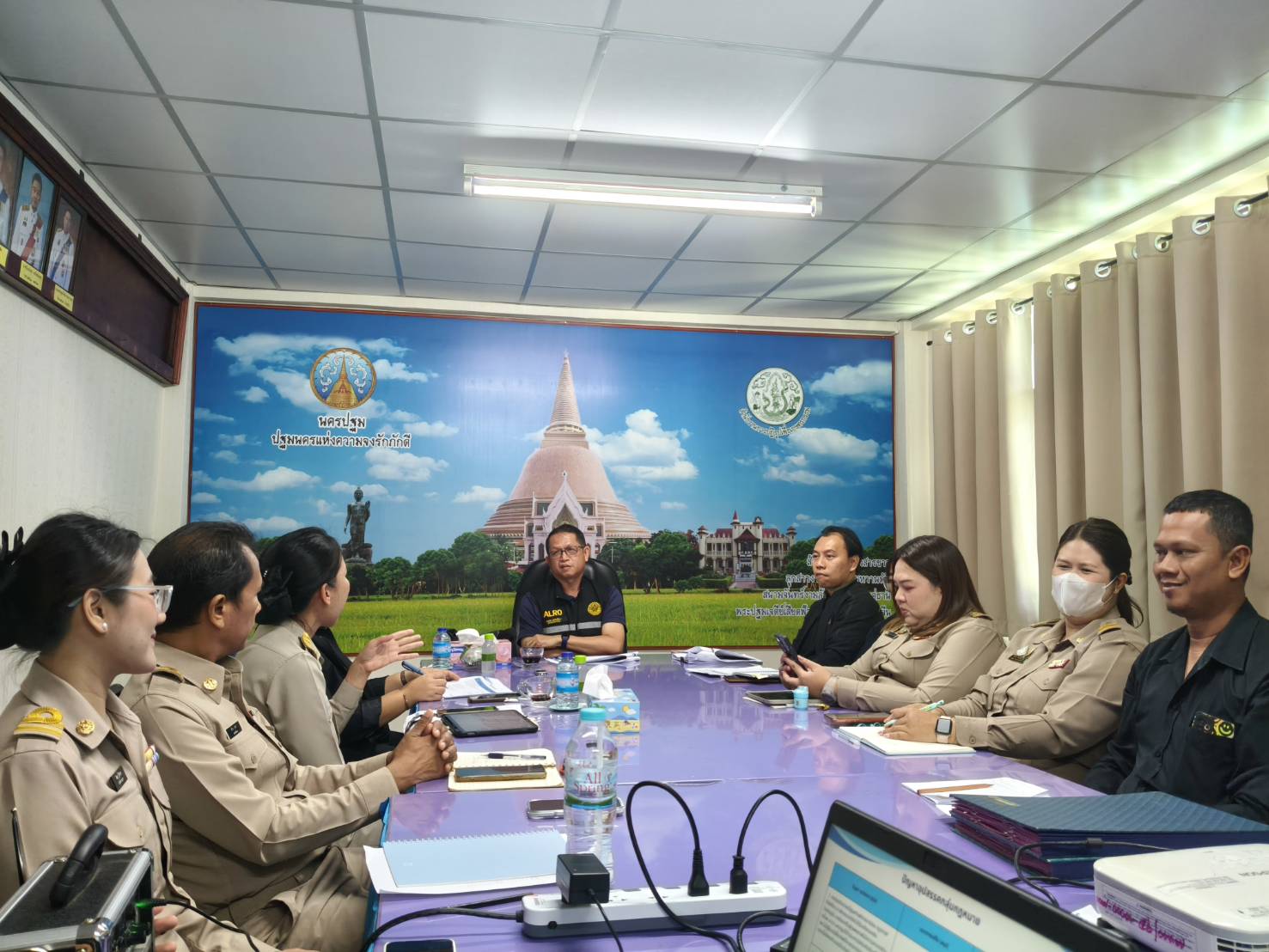 title - ผู้ตรวจราชการ ส.ป.ก. ประชุมตรวจติดตามความก้าวหน้าผลการดำเนินงานตามแผนการตรวจราชการของ ส.ป.ก. ประจำปีงบประมาณ พ.ศ. 2569 รอบที่ 2 เขตตรวจราชการที่ 2 จังหวัดนครปฐม และลงพื้นที่ตรวจเยี่ยมเกษตรกรในเขตปฏิรูปที่ดินจังหวัดนครปฐม